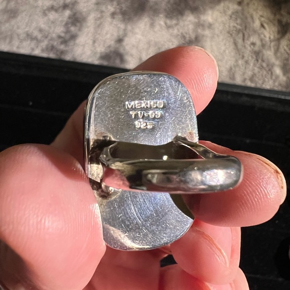 Sterling Silver With large Black onyx stone - Great condition- Size 7 - Picture 5 of 6